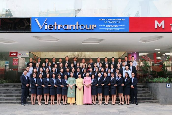 Vietrantour với đội ngũ nhân viên chuyên nghiệp sẽ mang đến cho du khách một chuyến du lịch đáng nhớ
